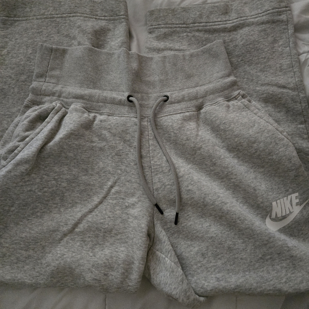 Nike light grey sweatpants
